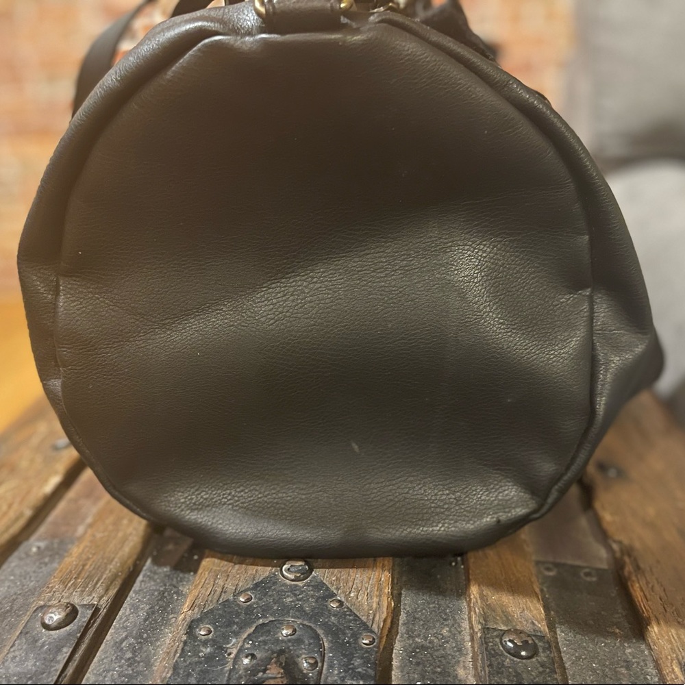 Ruffle Tote - Picture 4 of 5